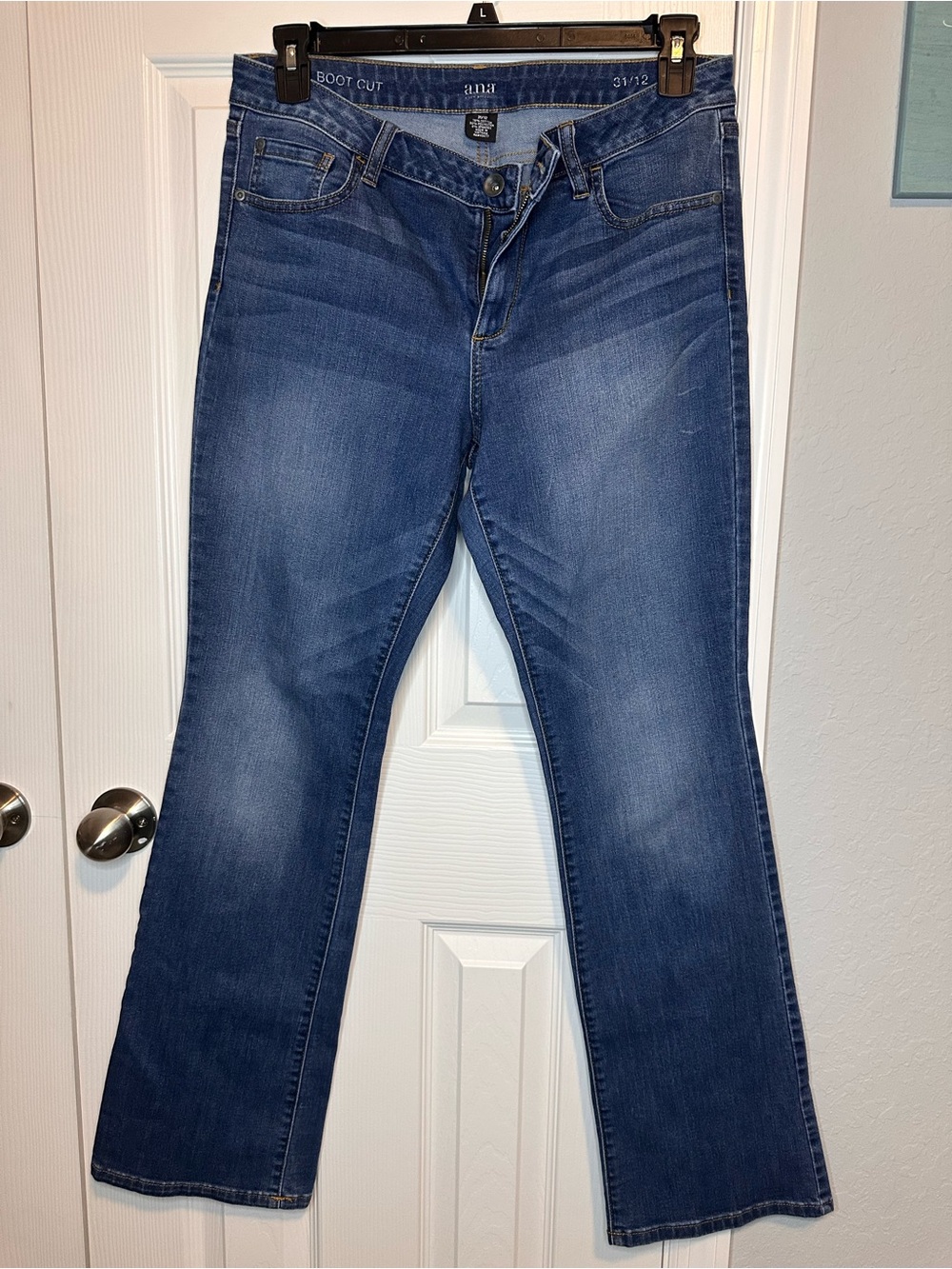 a.n.a Women’s Boot Cut Jeans in Blue Medium Wash